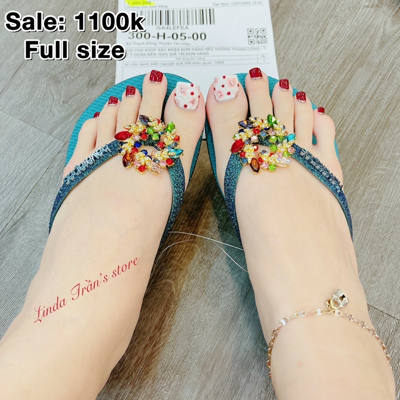dép HVN kim tuyến viền xanh biển mix charm nguyệt quế