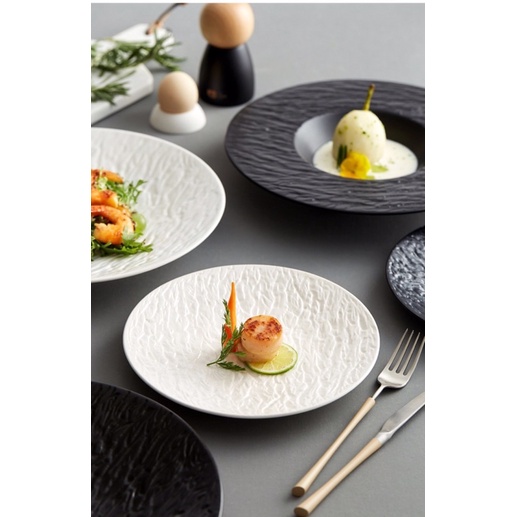 Đĩa Salad gốm sứ trắng đen viền nhăn sần cho nhà hàng kiểu phương tây