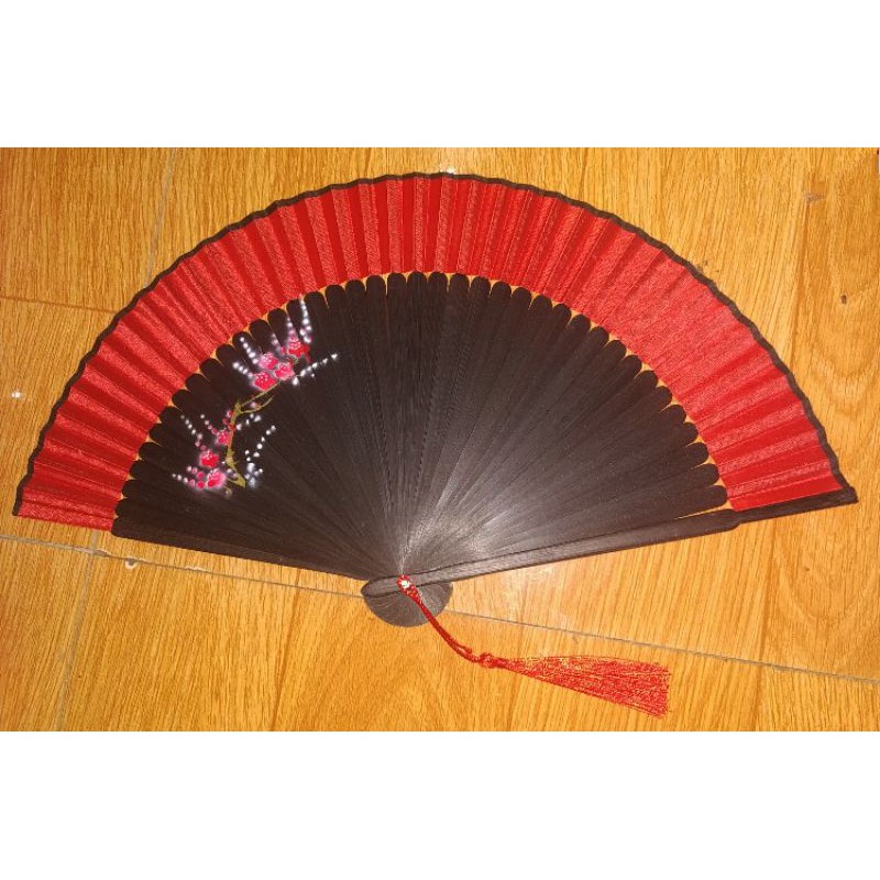 Quạt vải cầm tay nan gỗ dùng cho vũ đạo