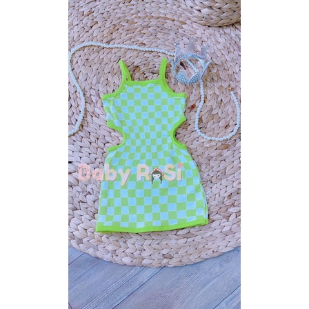 Váy ôm body caro xẻ eo cho bé gái