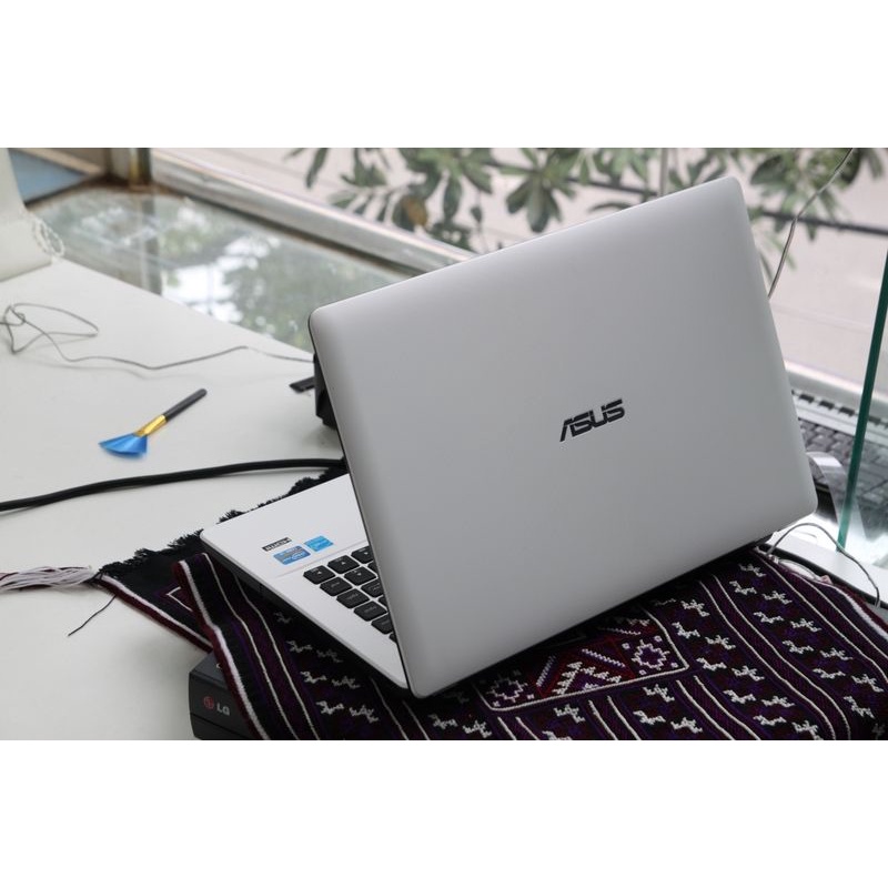 Laptop Asus Core i5 Ram 8Gb/ SSD 256Gb/ Màu trắng muốt cực đẹp