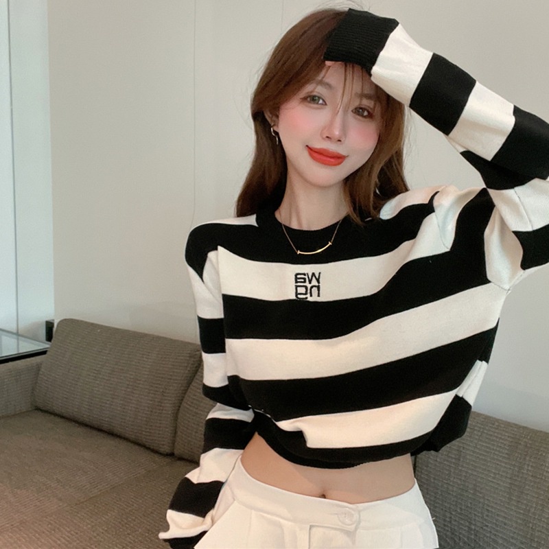 Áo thun dài tay dáng lửng họa tiết kẻ sọc ngang thời trang trẻ trung cho nữ