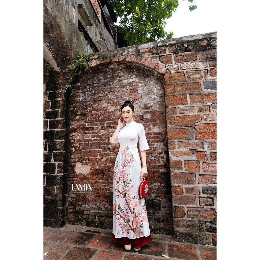 Áo dài truyền thống Lamia Design AD076 màu trắng họa tiết hoa đào Tết