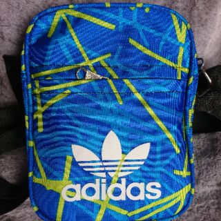 Cặp chéo adidas họa tiết