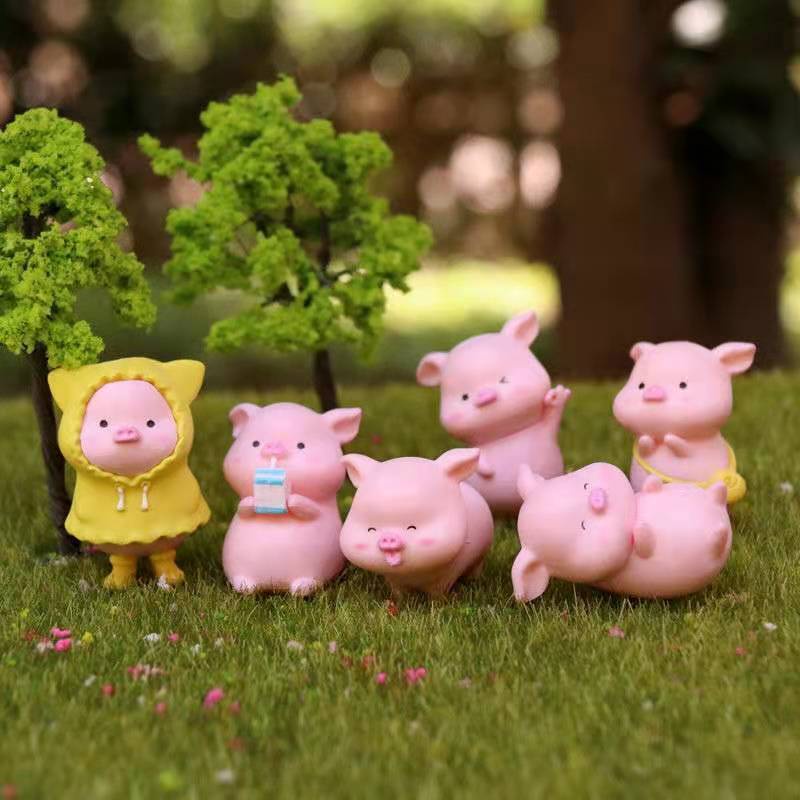Chú heo mặc áo mưa mini màu vàng dùng trang trí máy tính
