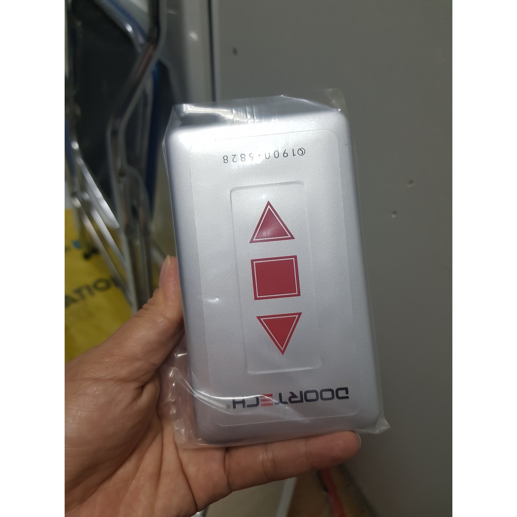 CÔNG TẮC TƯỜNG 3 NÚT HÀNG AUSTDOOR DÒNG DOORTECH