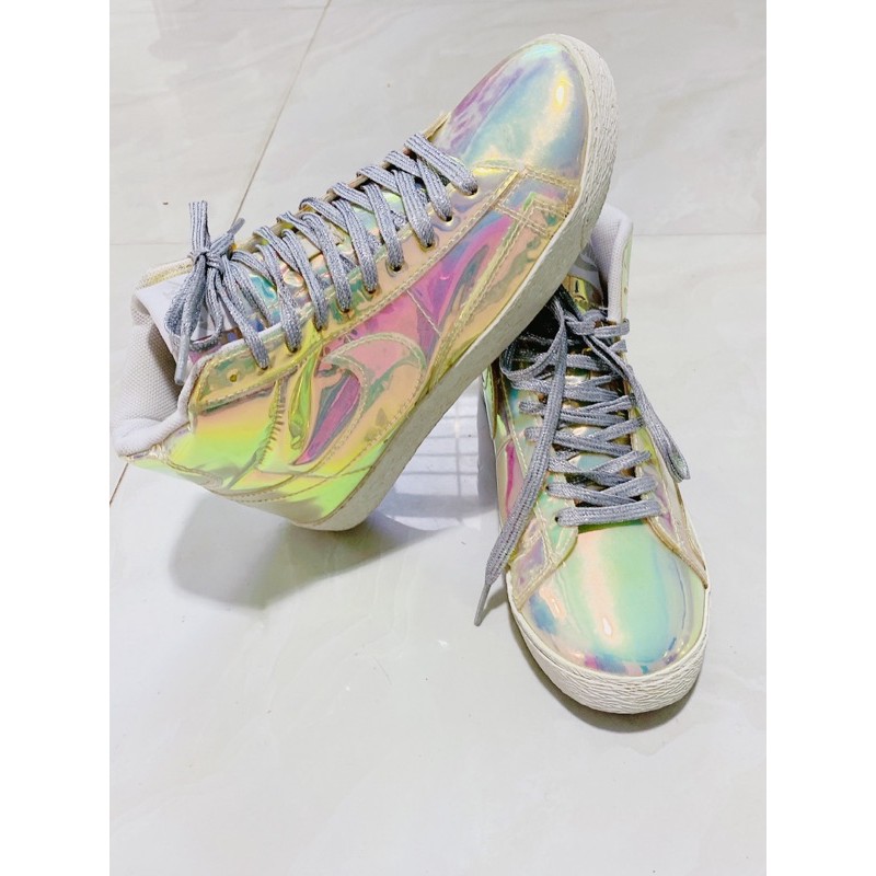 Giày thể thao hiệu