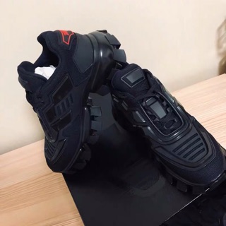 Giày sneaker mẫu mới nhất 2019