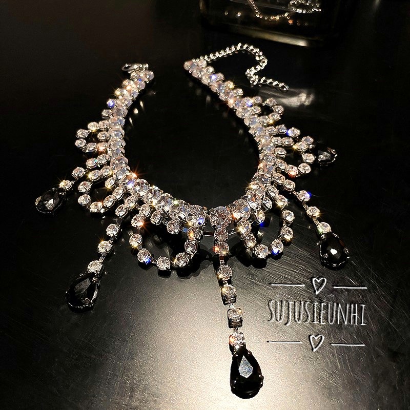 Vòng cổ choker tua rua ngắn đính giọt nước màu đen thời trang