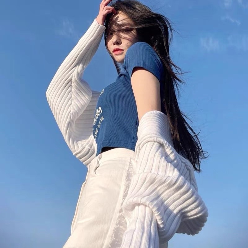 Áo Croptop Xanh Biển Hoạ Tiết Cá Tính A140