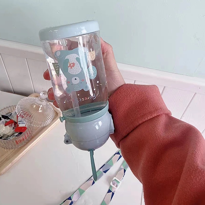 Bình Nước 600ML Chống Thấm Nước Chống Rò Rỉ Họa Tiết Hoạt Hình Kèm Ống Hút Và Dây Đeo Tiện Dụng
