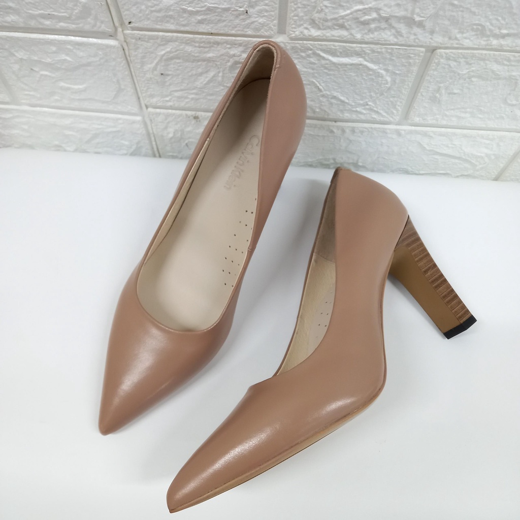 Giày Calvin Klein mũi nhọn, gót chống xước 8cm