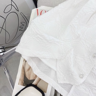 ĐẦM TRẮNG GẤM HOA CỔ V CUTOUT LƯNG
