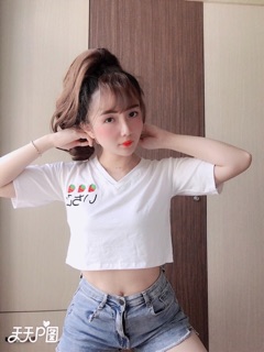 Áo Croptop Cổ tim thêu trái dâu