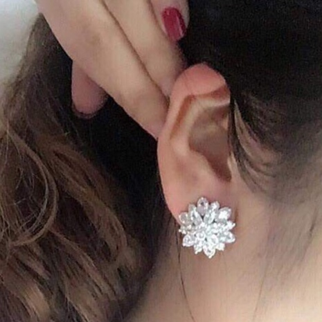 Bông tai bạc Bông Hoa bản to đính đá lấp lánh sang chảnh_van jw