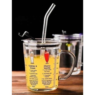 Cốc thủy tinh chia vạch có nắp đậy tặng kèm ông hút ,để được lò vi sóng