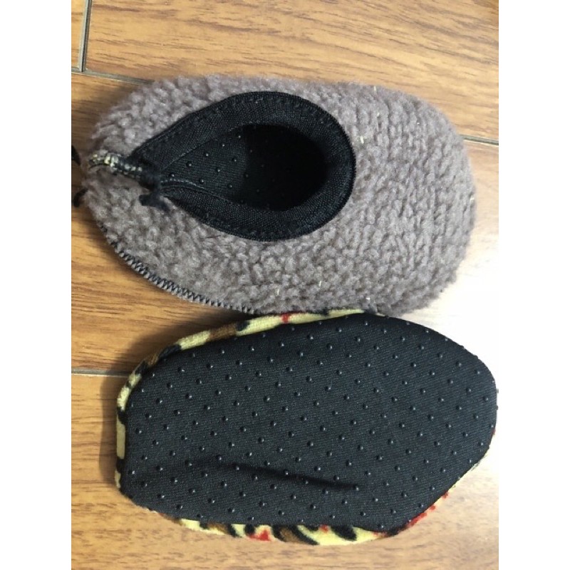 Hài lót nỉ siêu ấm và  chống trơn cho bé đi trong nhà