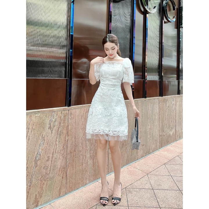 ĐẦM REN HOA NUDE TRẮNG CỔ VUÔNG