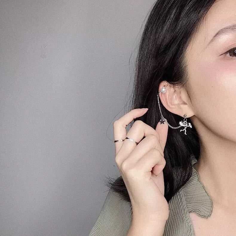 Khuyên tai không đối xứng phối ngọc trai và hình cupid thời trang dành cho nữ