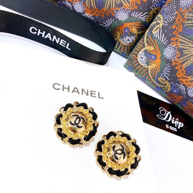 KhUYÊN TAI ĐÍNH ĐÁ SANG CHẢNH