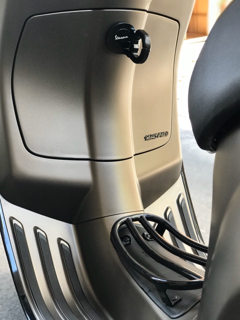 Móc treo đồ cho xe Vespa