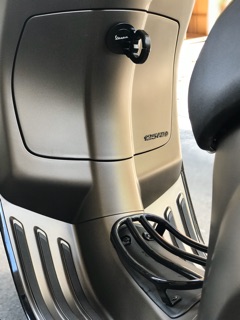 Móc treo đồ cho xe Vespa