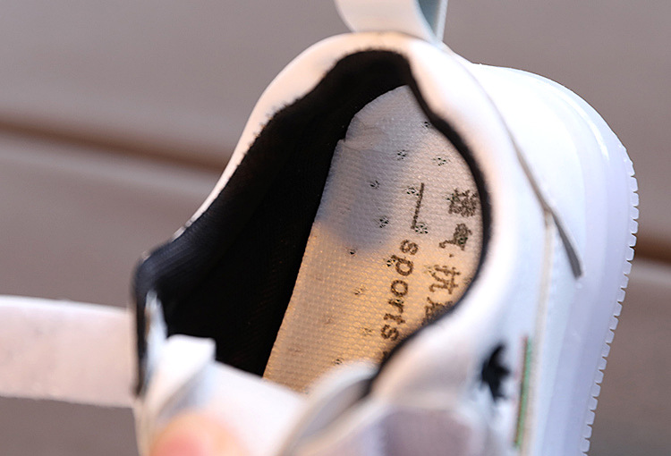 Giày thể thao đế mềm có đèn LED size 21-30 thời trang dành cho bé