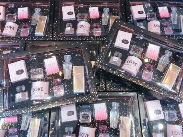 Set nước hoa mini và xịt thơm Victoria's Secret "Best-Of" Limited Gift Set (Phiên bản giới hạn) | BigBuy360 - bigbuy360.vn