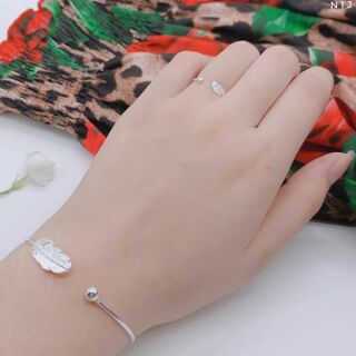 Bộ trang sức lắc tay và nhẫn lông vũ