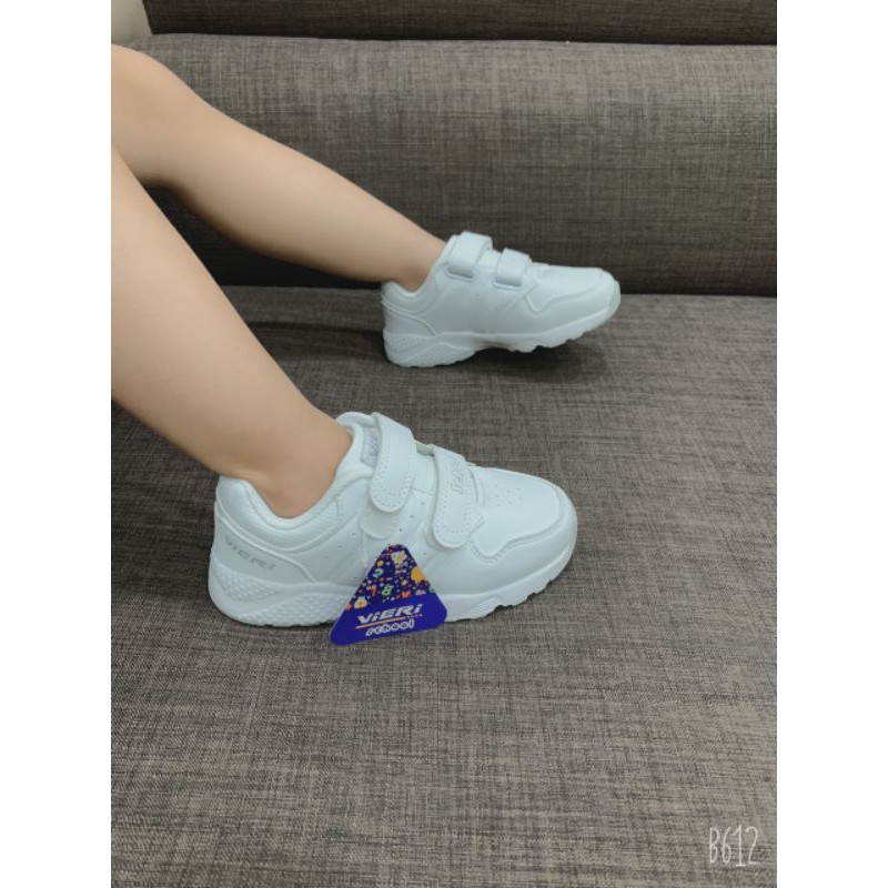 Giày xuất cho bé