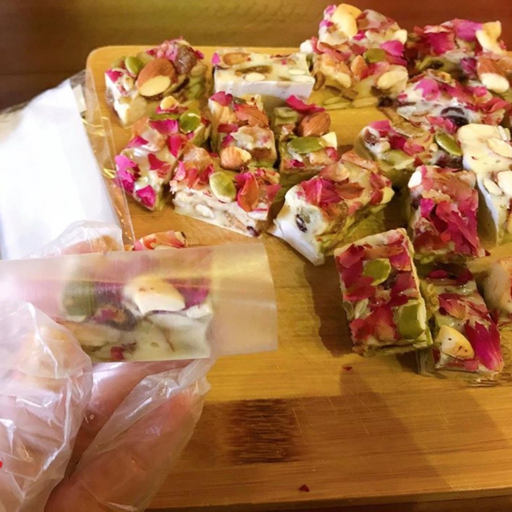 Nhân óc chó Mỹ sấy nguyên vị, nguyên liệu làm kẹo nougat, trang trí bánh, gói 100g