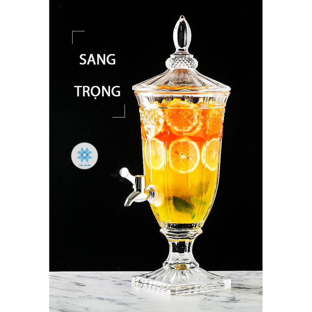 Bình thuỷ tinh đựng nước