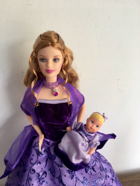 Barbie sisters Krissy (ko kèm em bé trên hình)