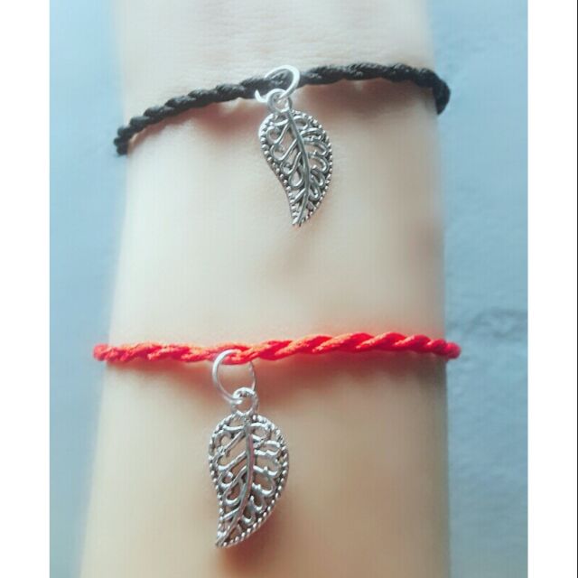 Vòng đeo tay handmade chiếc lá.