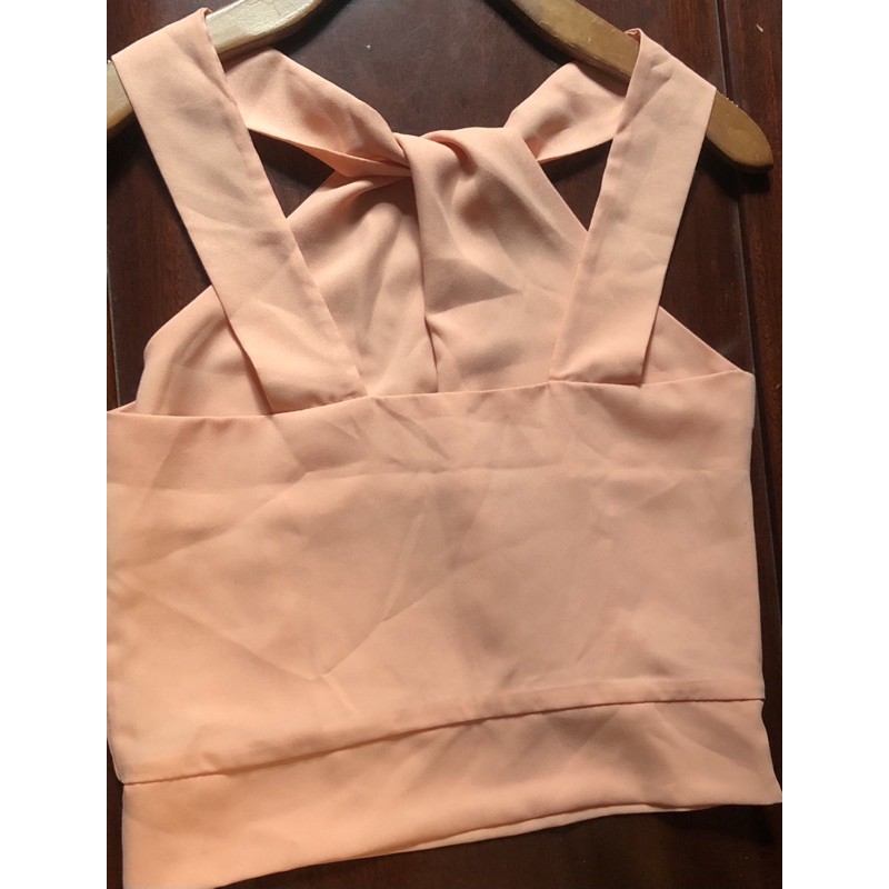 Áo croptop cổ yếm