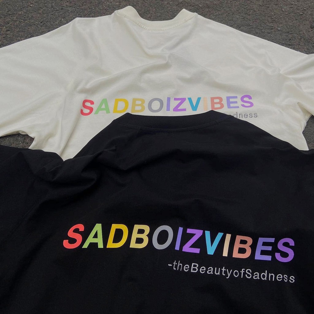 Áo thun in chữ SADBOIZVIBES tay lỡ nam nữ mặc form cực đẹp