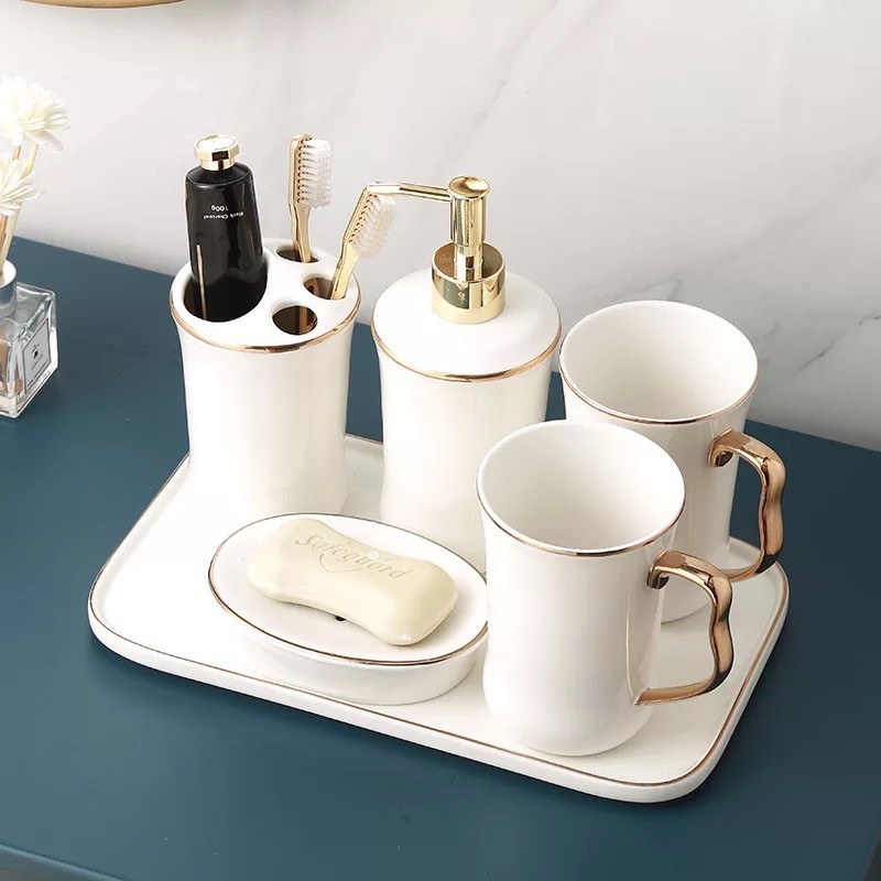 Bộ đồ dùng nhà tắm sứ trắng viền vàng cao cấp