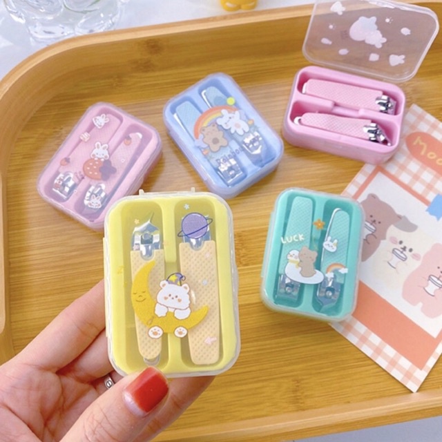 Bộ bấm móng tay cho bé đầu tròn - nhọn bằng thép không gỉ có hộp đựng dễ thương - TiNa’s House