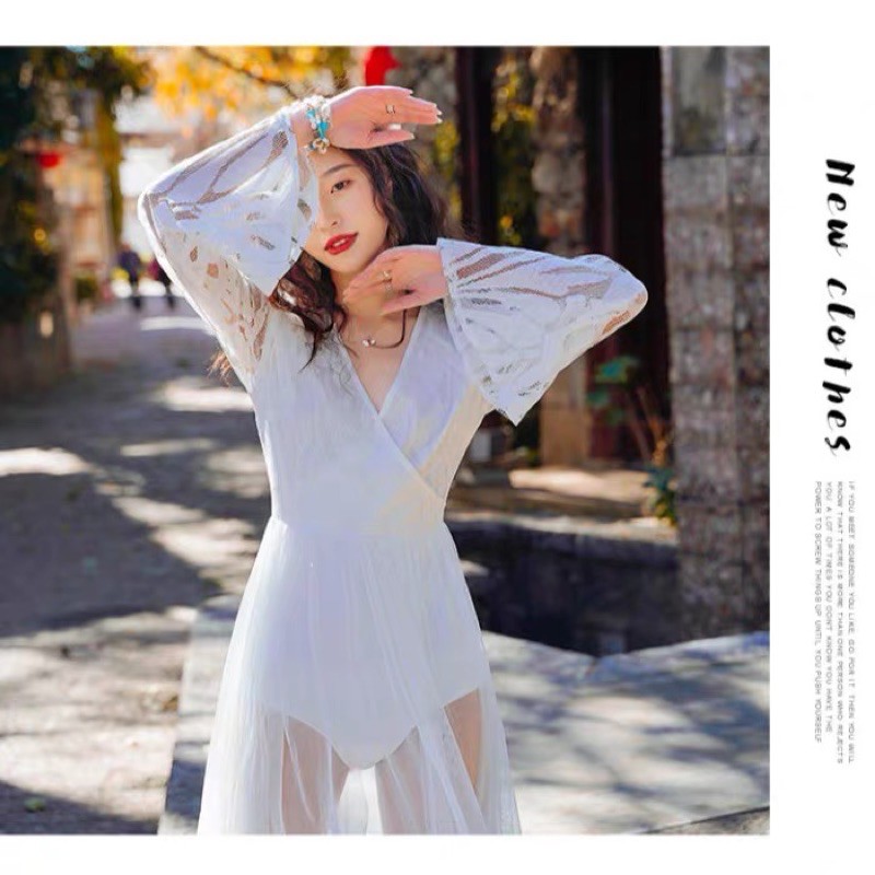 Đầm đi biển xẻ tà