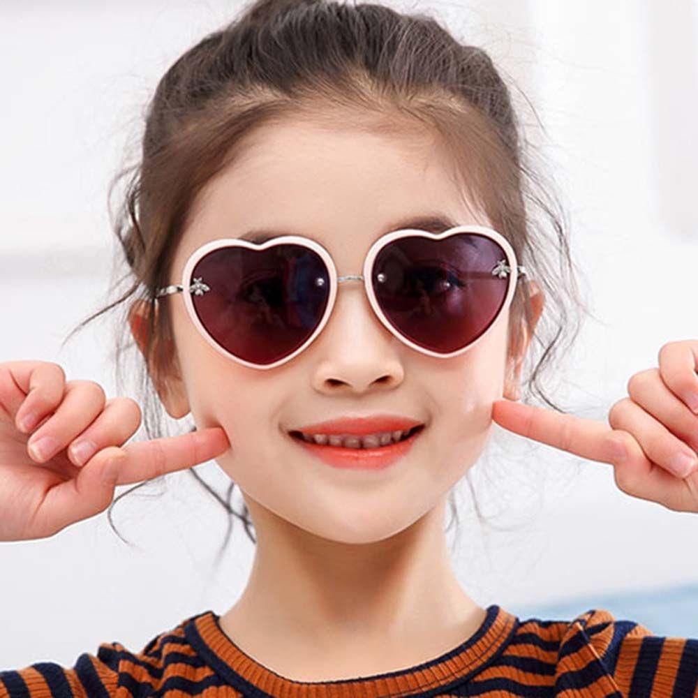 Kính Mát Hình Trái Tim Chống Phản Quang Dễ Thương Cho Bé