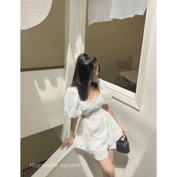 Set áo babydoll rút dây khoét eo kèm quần shorts trắng gấm hoa