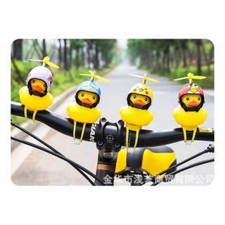Vịt gắn xe đội mũ chong chóng phát sáng