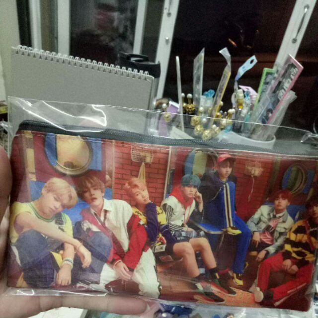 Hộp bút BTS