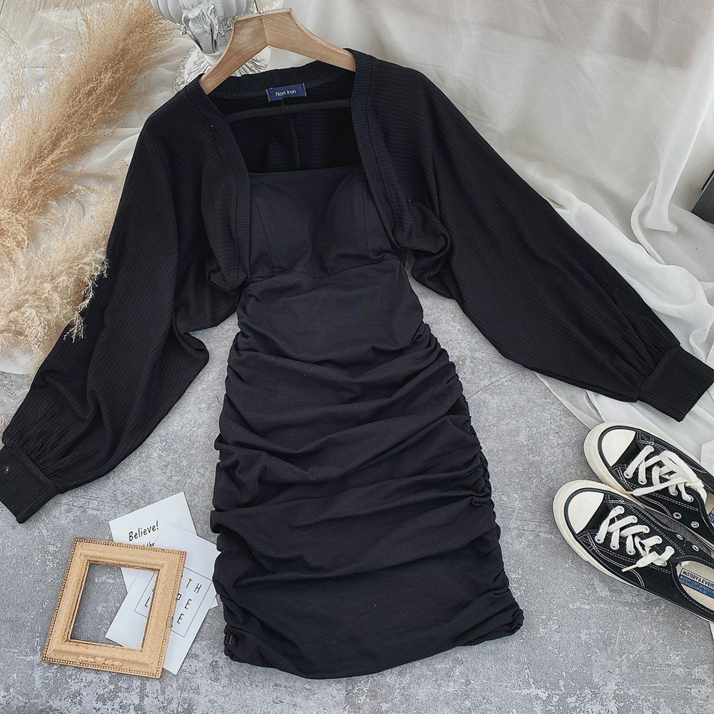 Set áo khoác croptop đen và đầm đen 2 dây