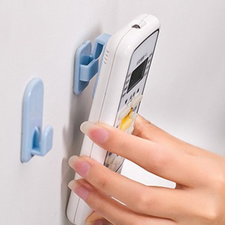2 Hanging hooks to attach the air conditioner or TV remote firmly