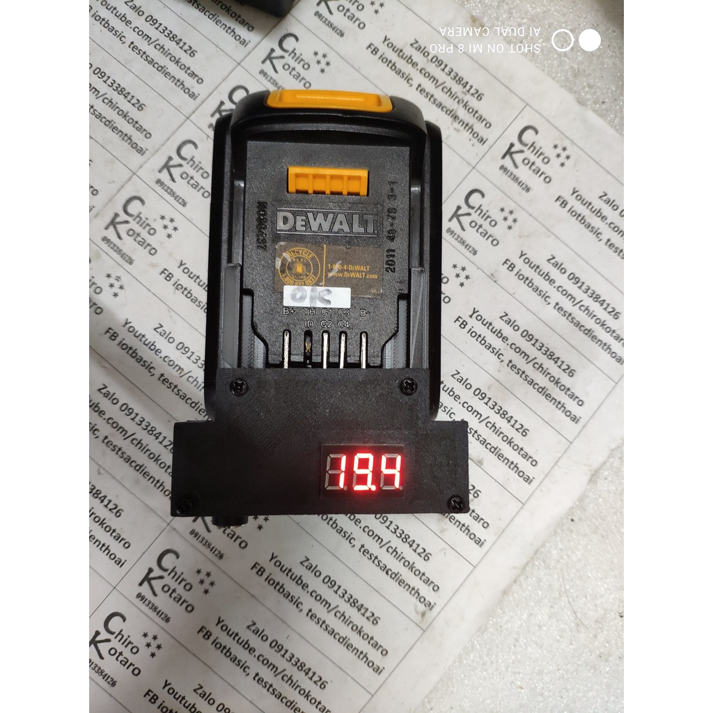 NEW!!! Đế sạc pin Dewalt li-ion 18V có Led Vol dùng với adapter 21V có bảo vệ từng cell pin