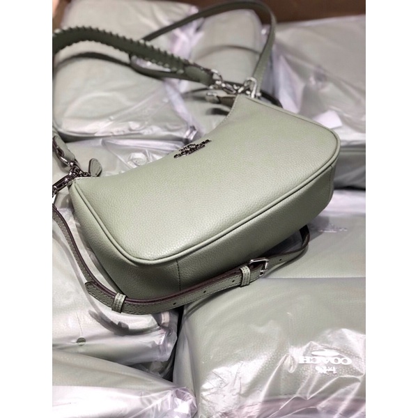 Túi Coach dáng thuyền