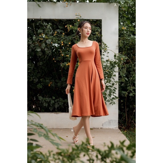 Đầm thun dày midi cổ vuông trơn 2 màu Aholic V2477