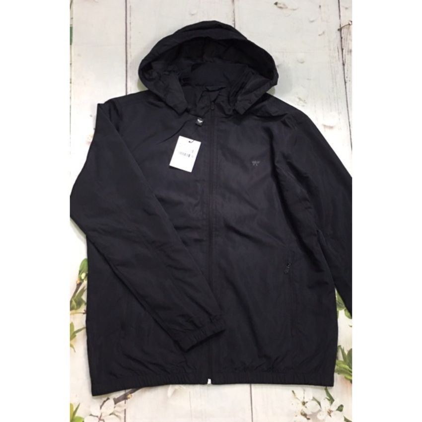 Áo khoác gió nam 2 lớp  ARISTINO AJK022W8  có mũ có thể tháo rời, bề mặt nhẵn mịn, chống thấm nước