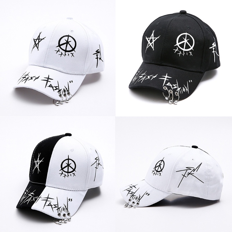 Mũ lưỡi trai gài phía sau màu trắng đen in họa tiết graffiti gắn 3 vòng kim loại kiểu Harajuku hip hop cho nam và nữ